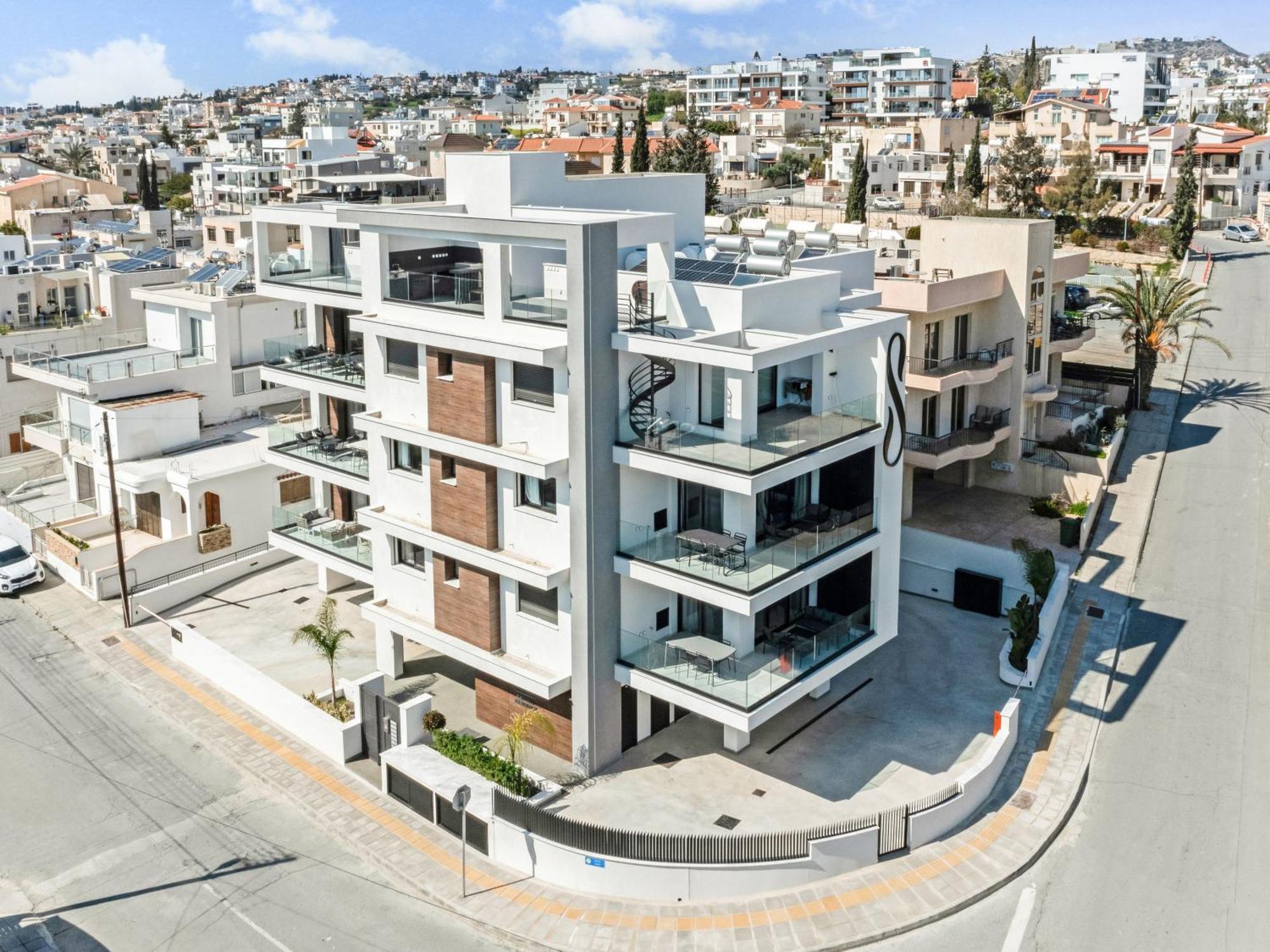 Sanders Only Limassol Luaran gambar