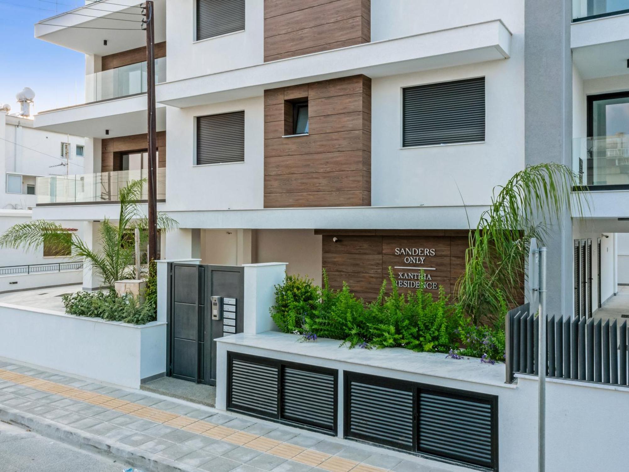 Sanders Only Limassol Luaran gambar