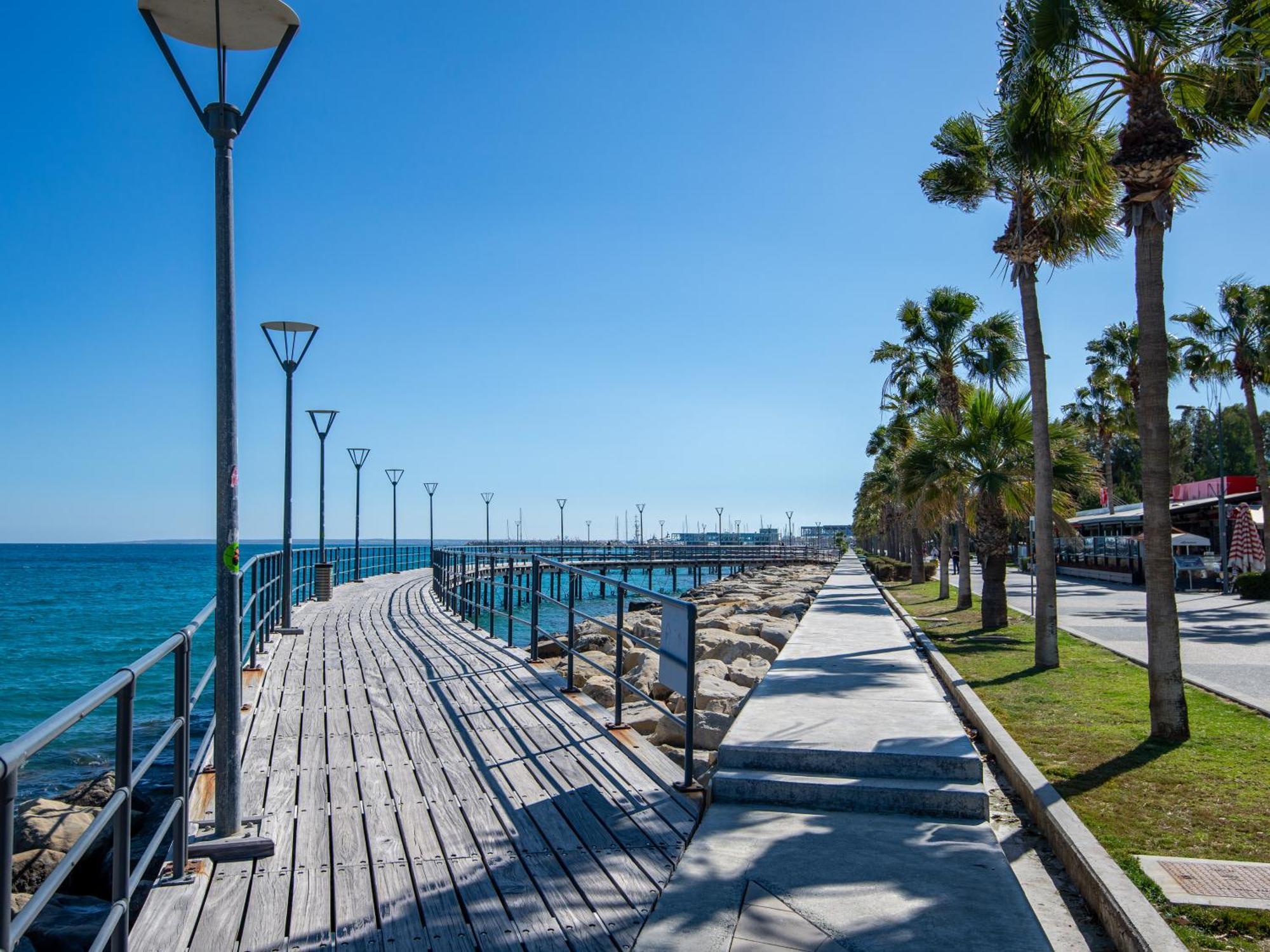 Sanders Only Limassol Luaran gambar